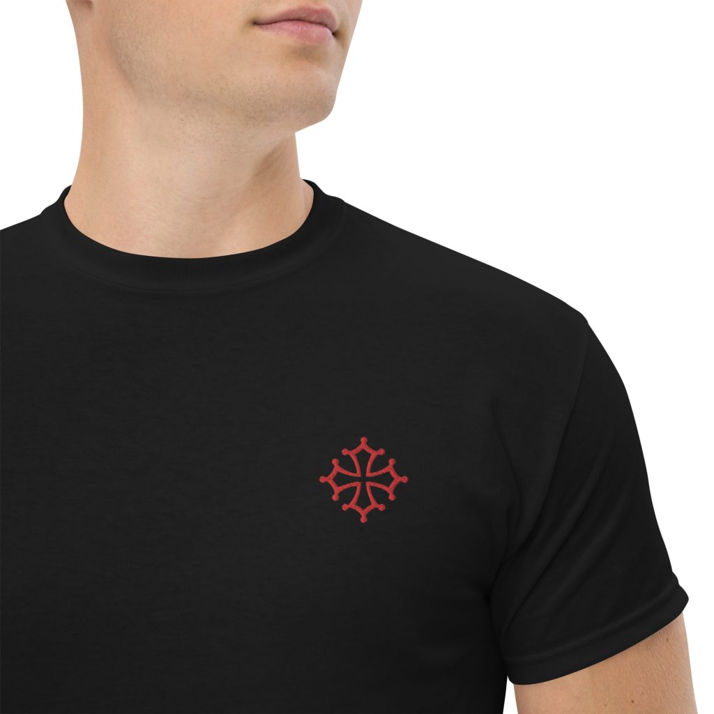 thsirt noir brodé d'une croix occitane rouge