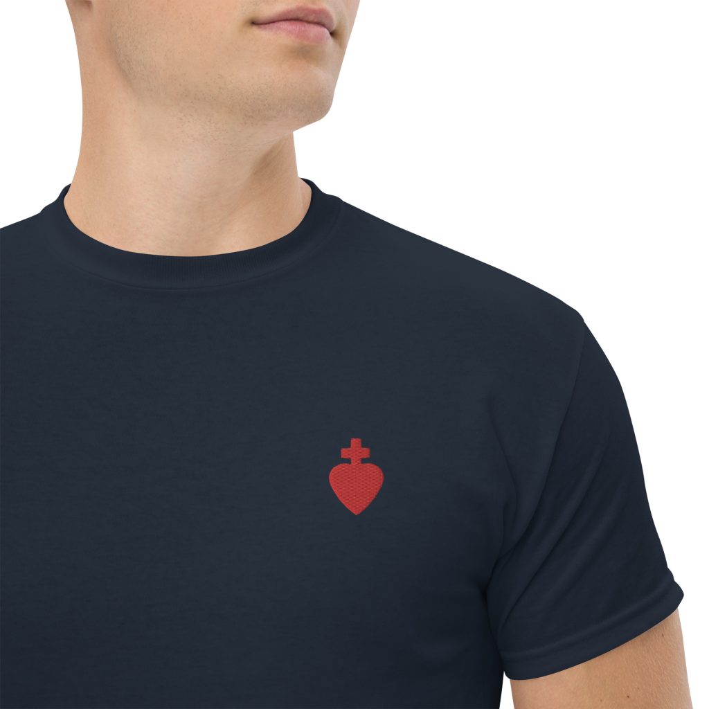 tshirt bleu marine avec le coeur vendéen brodé